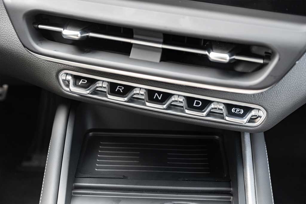 Nội thất – Khoang lái hiện đại, cá tính và ngập tràn công nghệ